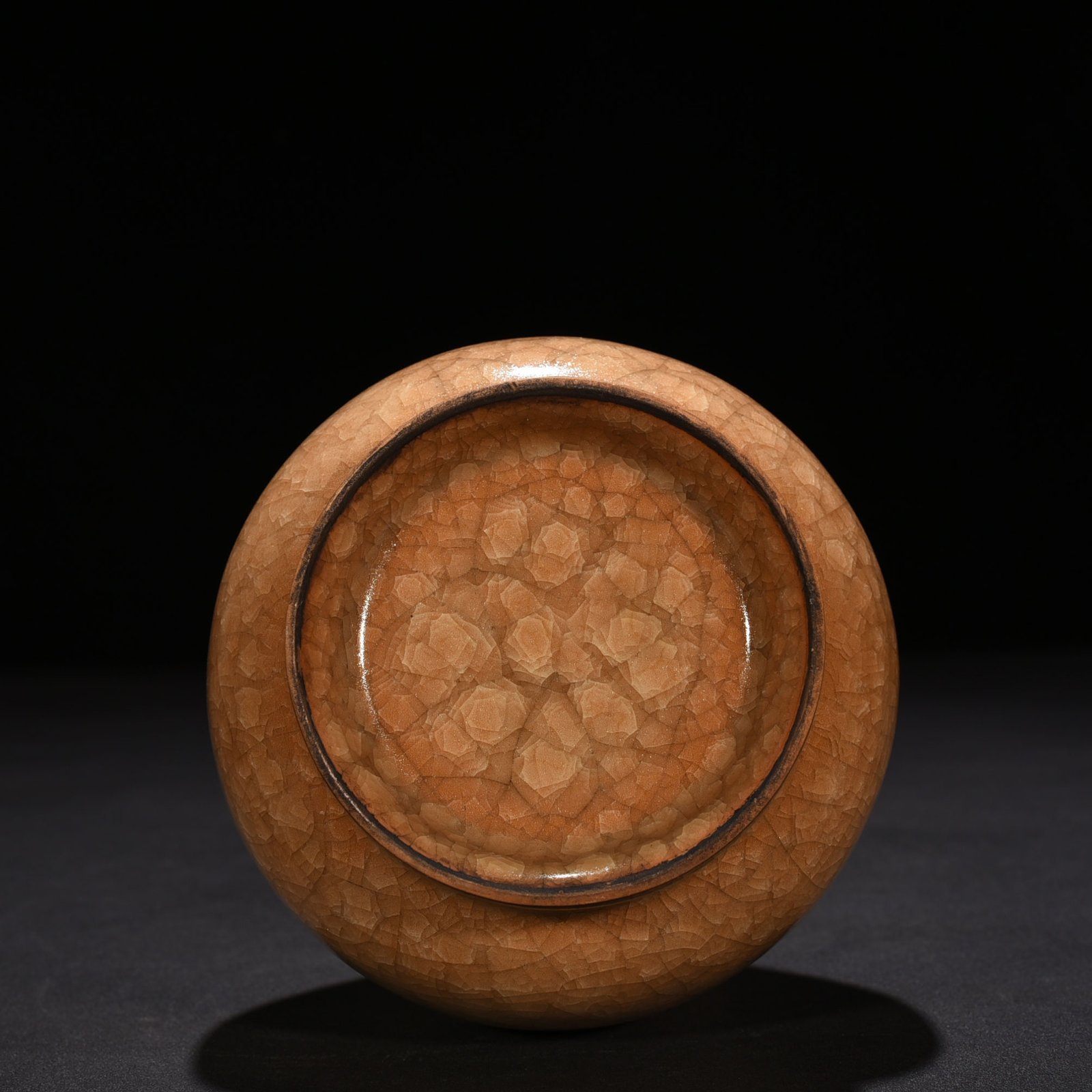 Song Dynasty official kiln beige glaze ice cracked through-ear vase