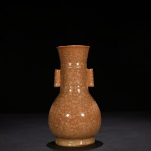 Song Dynasty official kiln beige glaze ice cracked through-ear vase