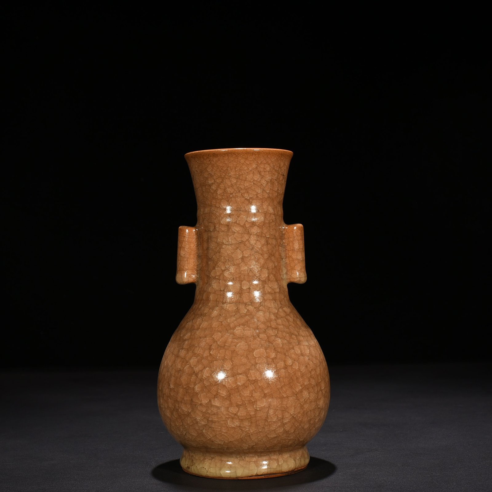 Song Dynasty official kiln beige glaze ice cracked through-ear vase