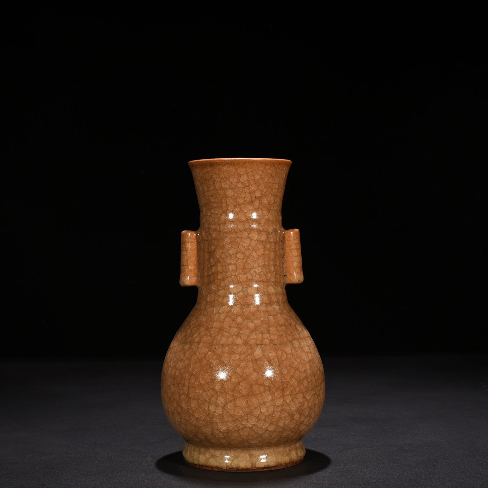 Song Dynasty official kiln beige glaze ice cracked through-ear vase