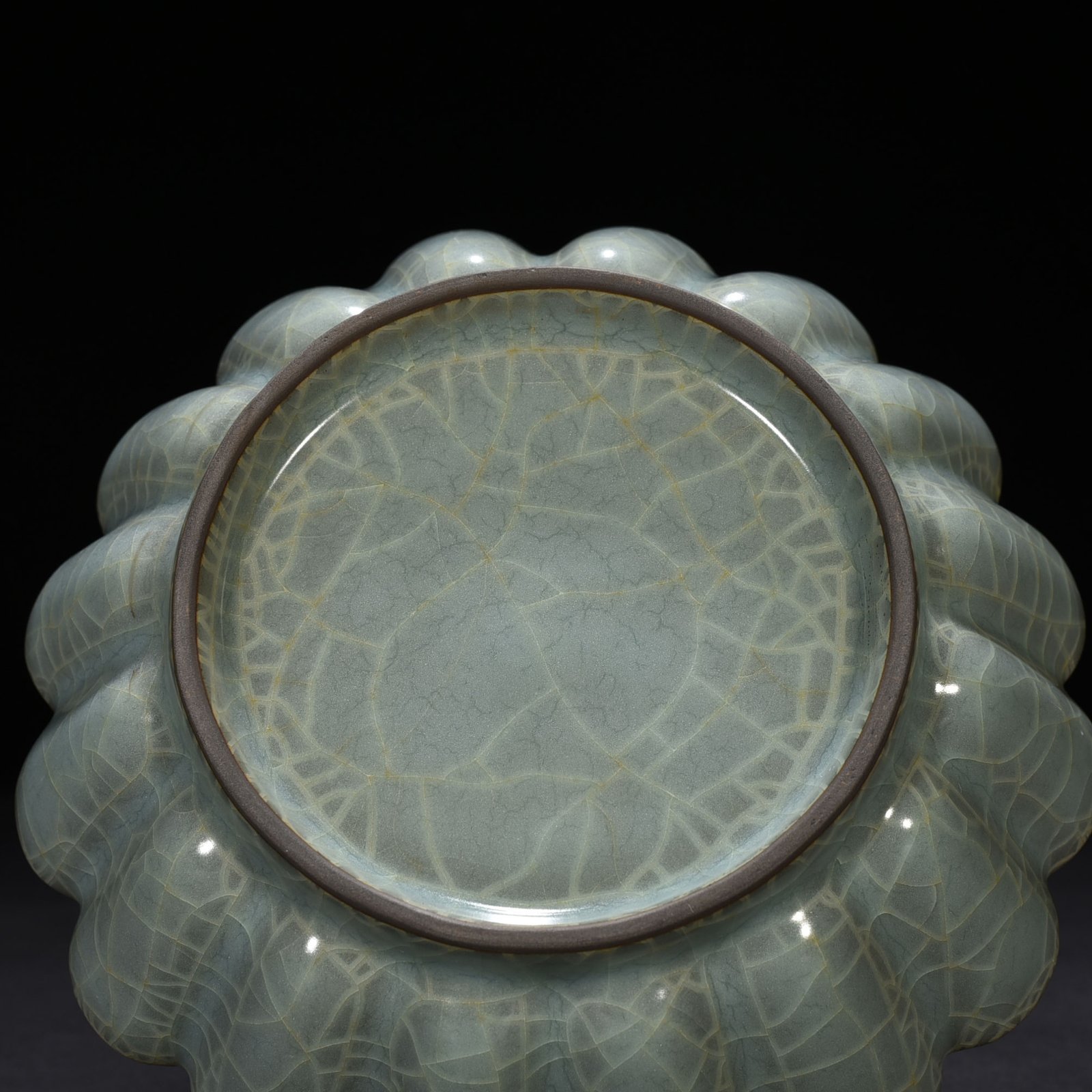 Song Dynasty official kiln pink and green chrysanthemum petal wash