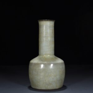 Song Dynasty Guan kiln paper mallet bottle