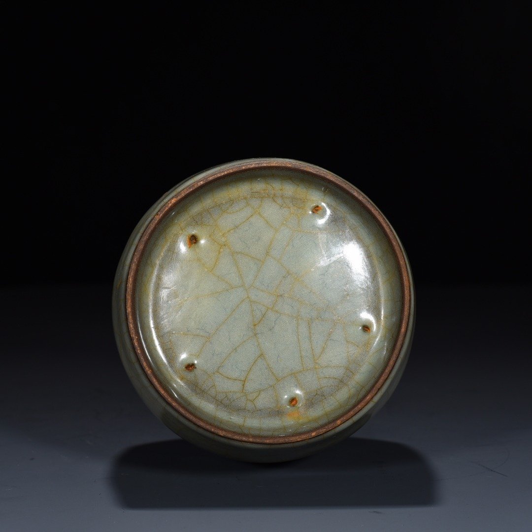 Song Dynasty Guan kiln paper mallet bottle