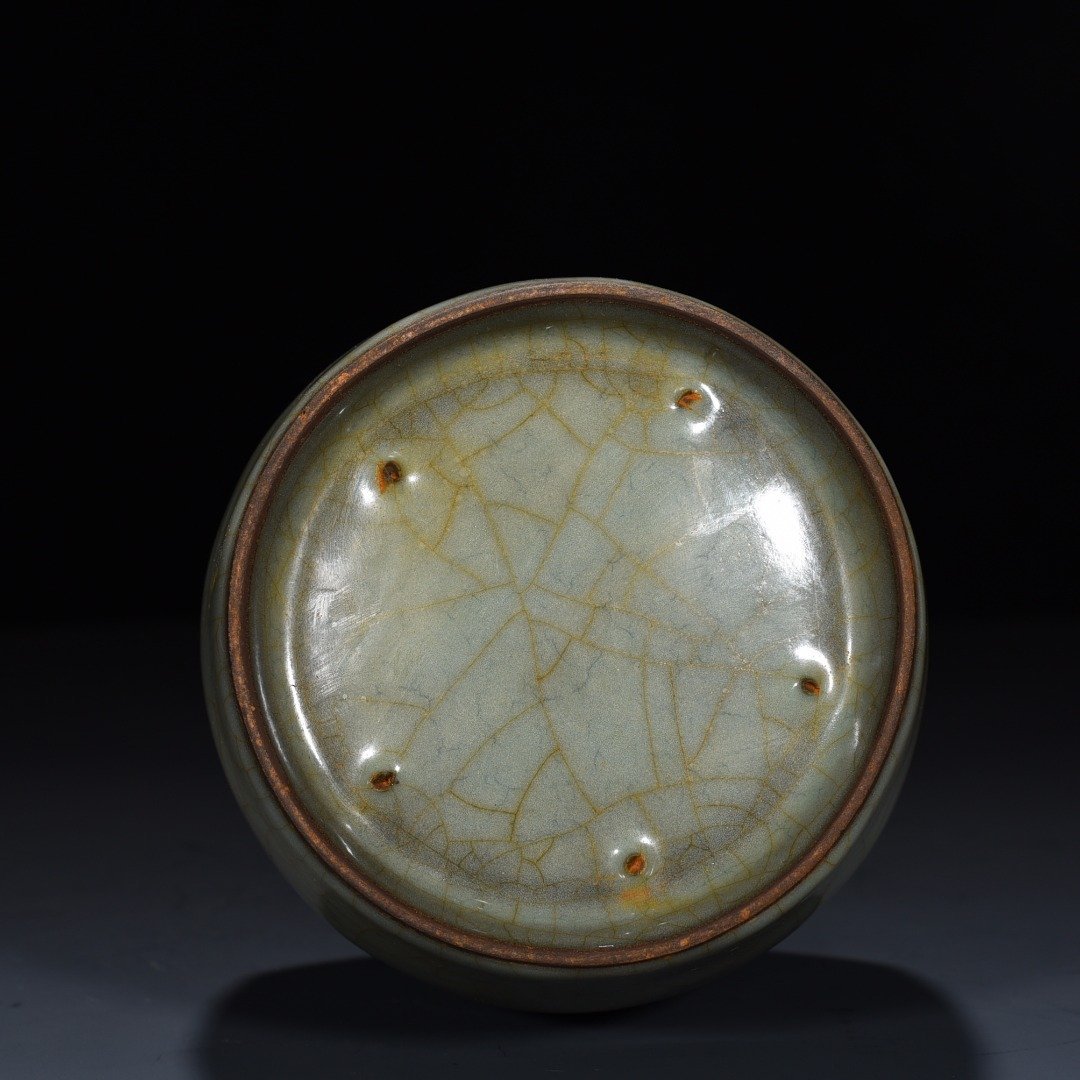 Song Dynasty Guan kiln paper mallet bottle
