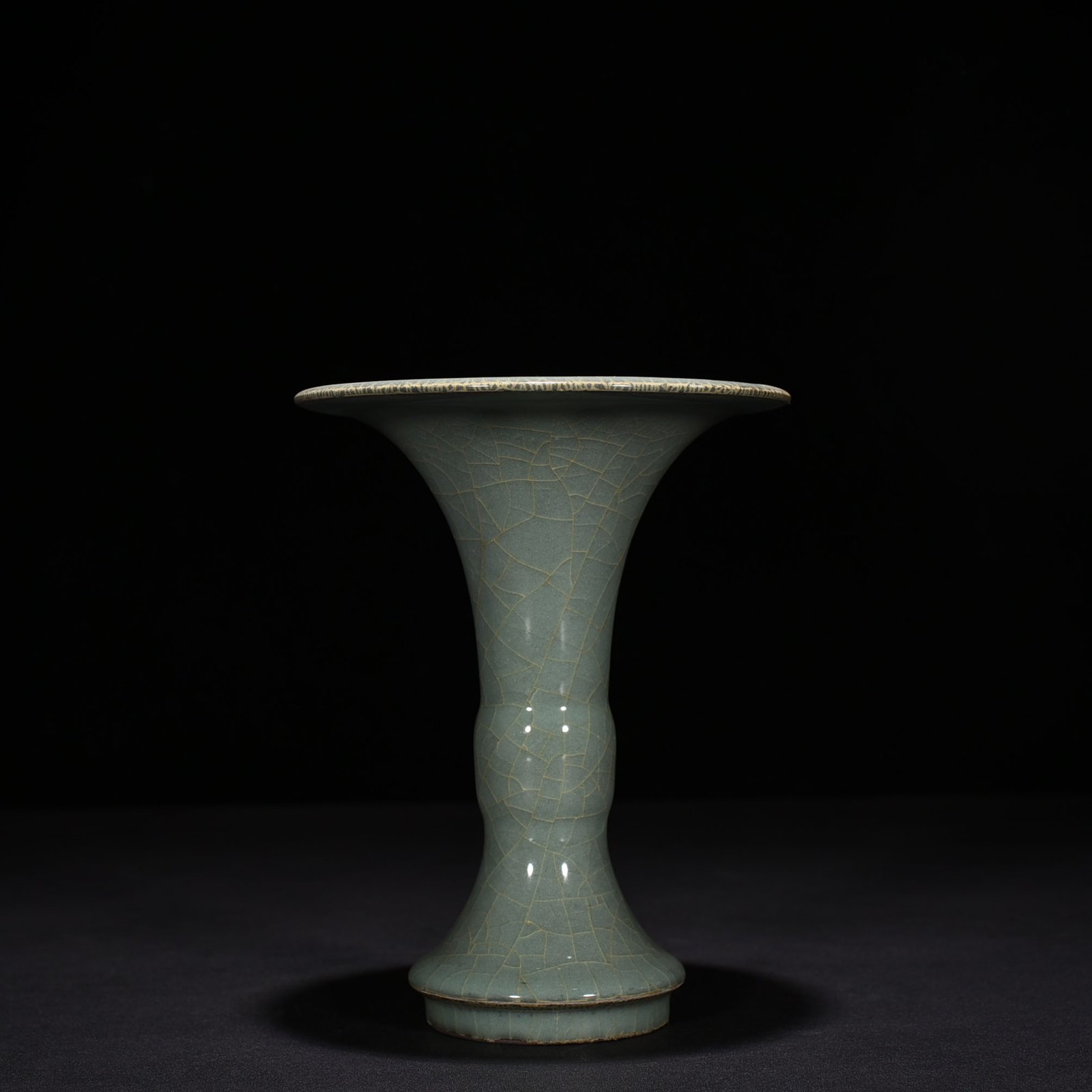 Song Dynasty Guan flower goblet
