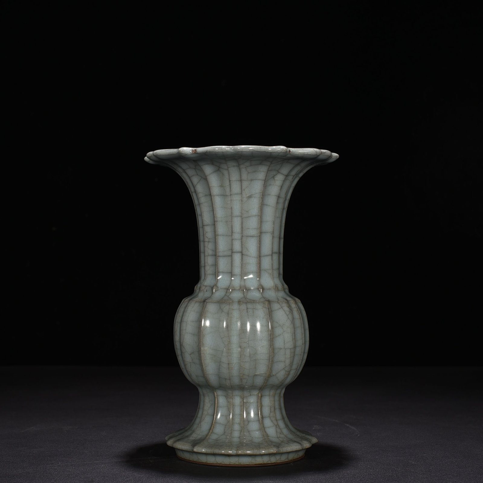 Song Dynasty Guan flower goblet