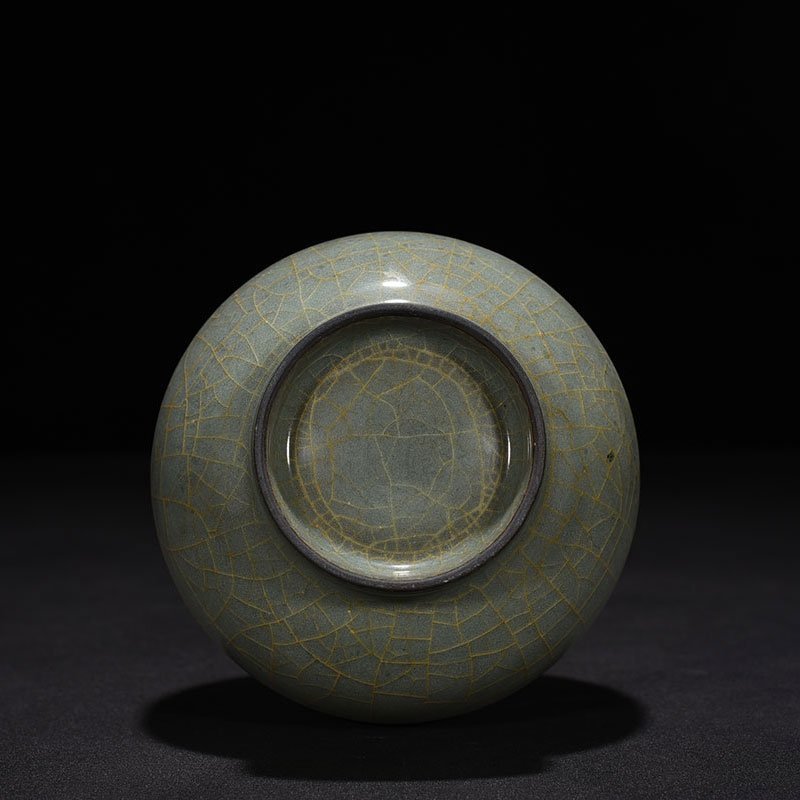 Song Dynasty Guan kiln gourd vase