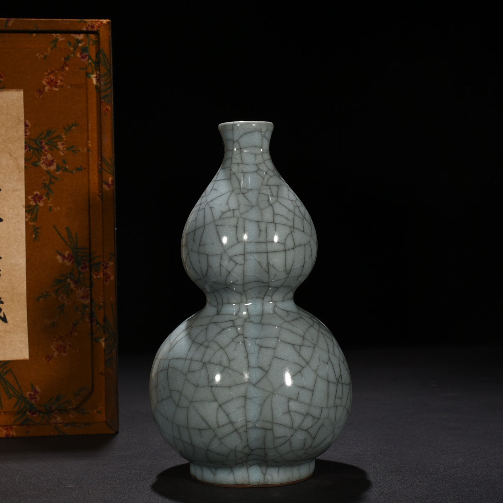 Song Dynasty official kiln gourd vase