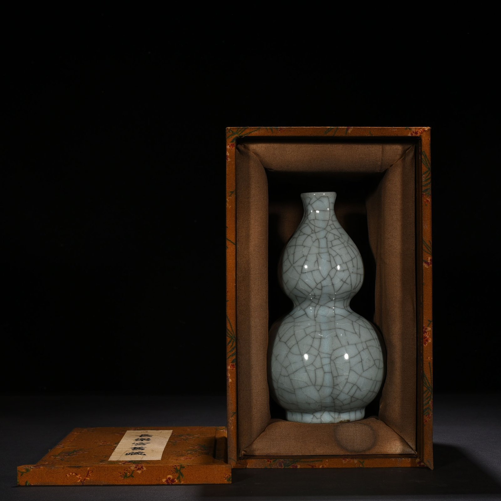 Song Dynasty official kiln gourd vase