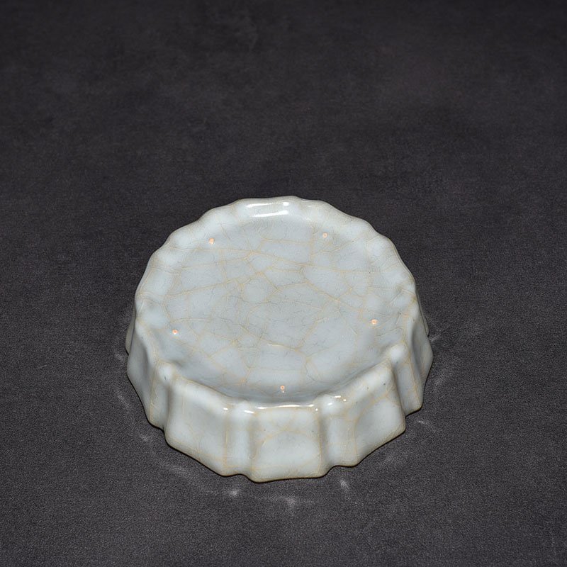 Song Dynasty Guan kiln Kui Kou wash