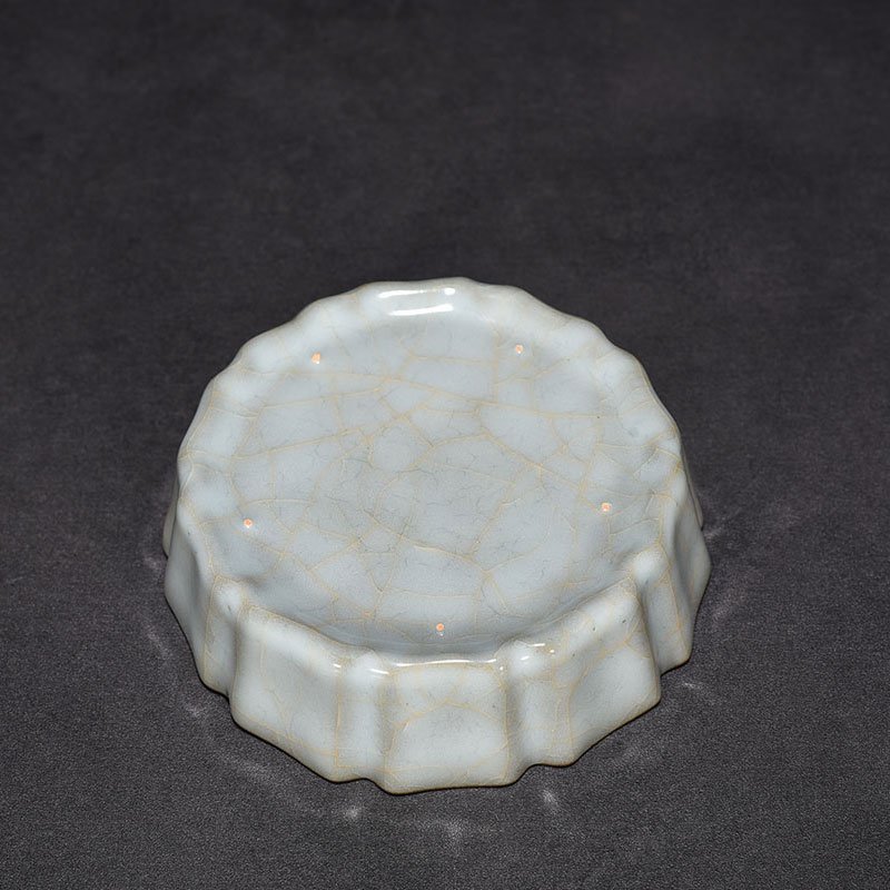 Song Dynasty Guan kiln Kui Kou wash