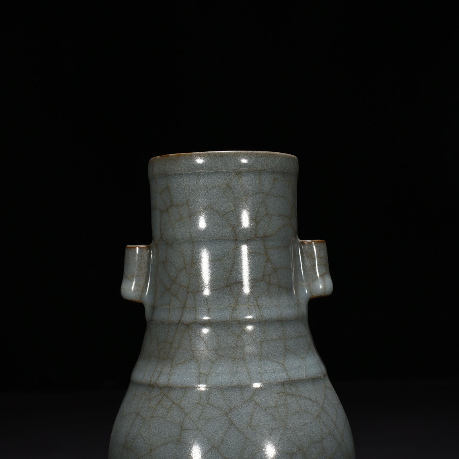 Song Dynasty official kiln through-ear vase