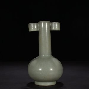 Song Dynasty official kiln through-ear vase