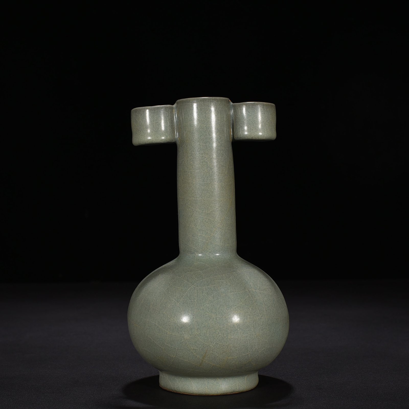 Song Dynasty official kiln through-ear vase