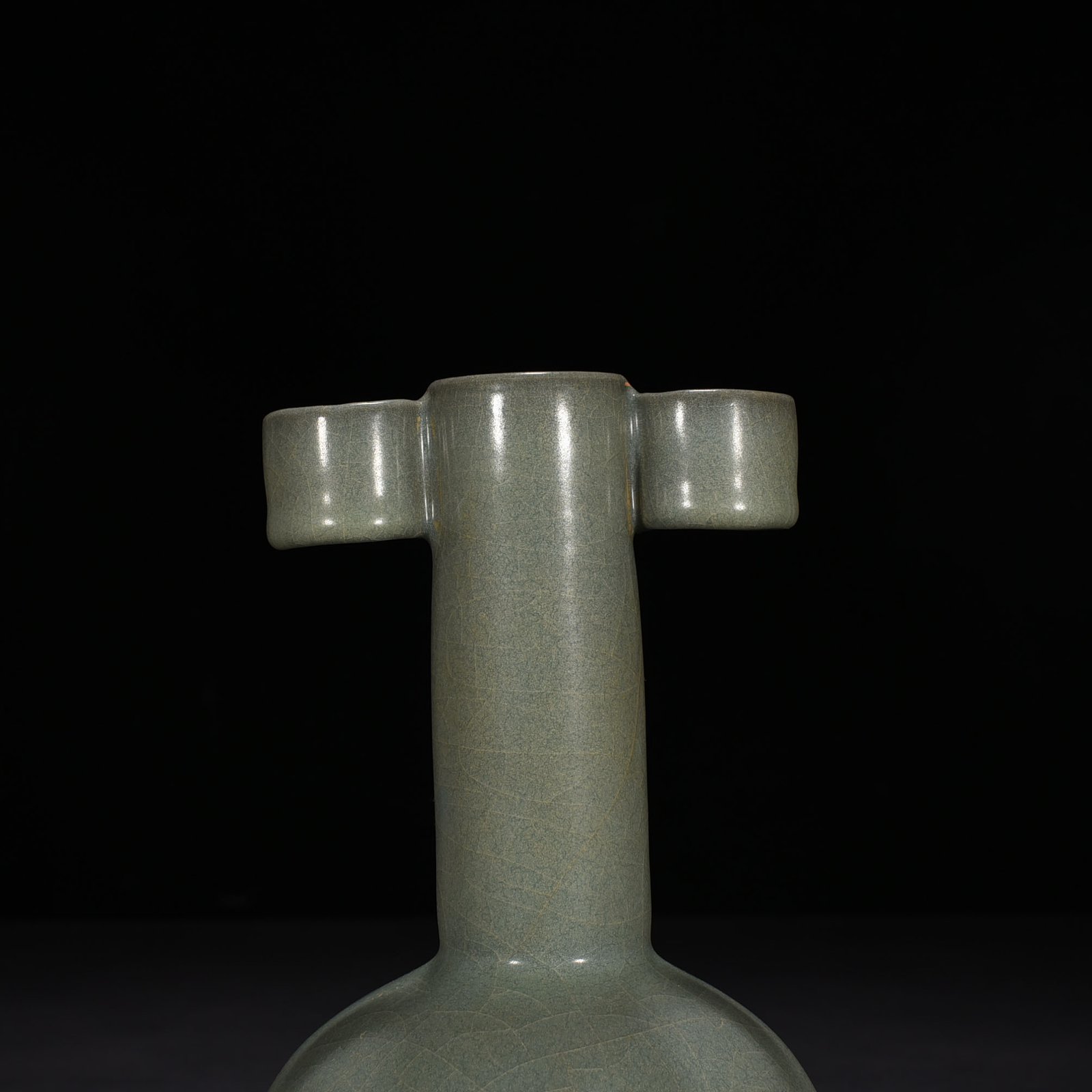 Song Dynasty official kiln through-ear vase