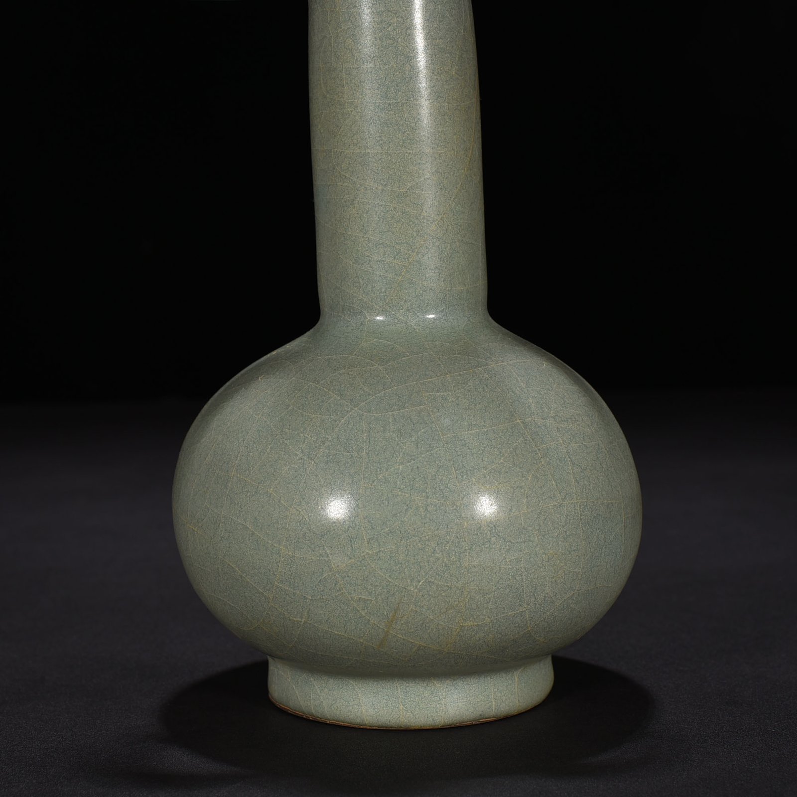 Song Dynasty official kiln through-ear vase
