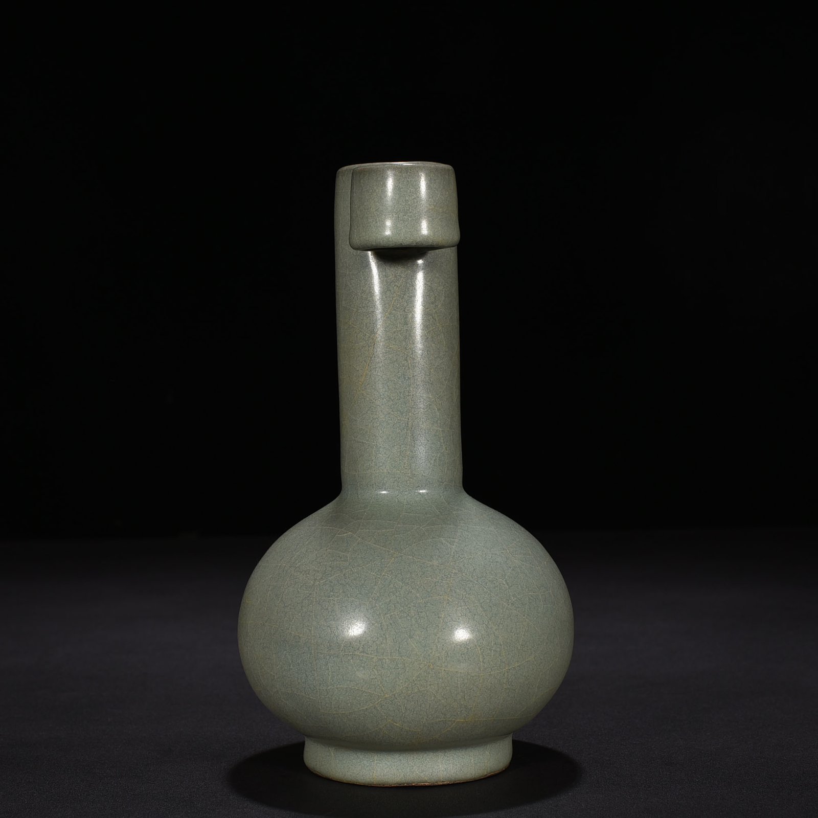 Song Dynasty official kiln through-ear vase