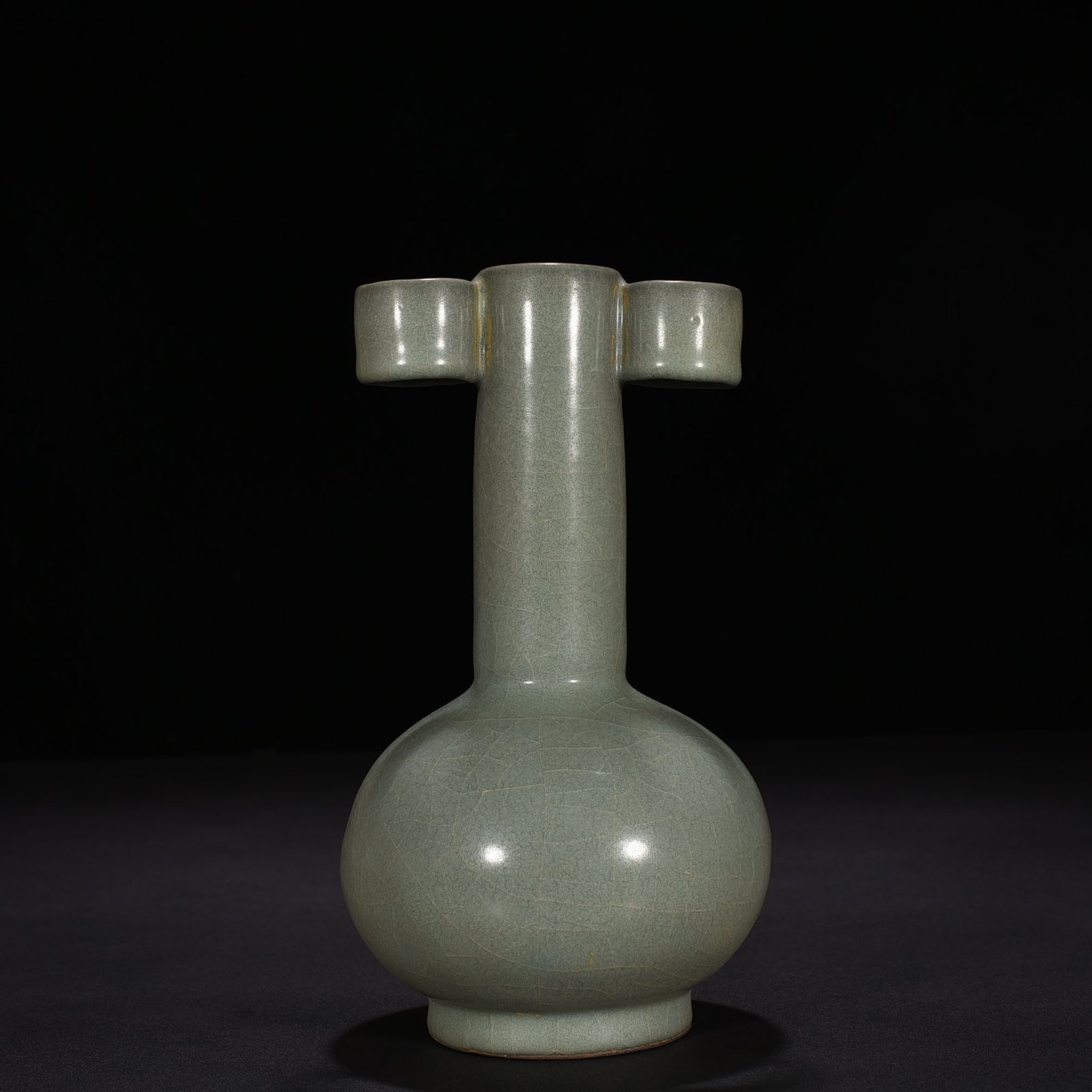 Song Dynasty official kiln through-ear vase
