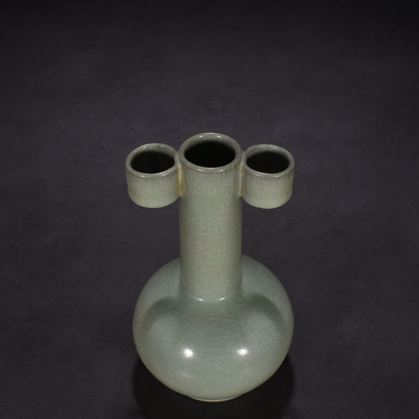 Song Dynasty official kiln through-ear vase