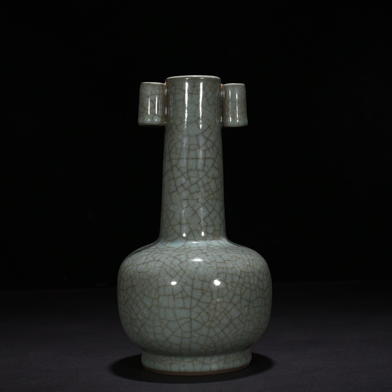 Song Dynasty Guan Er vase with imperial inscription