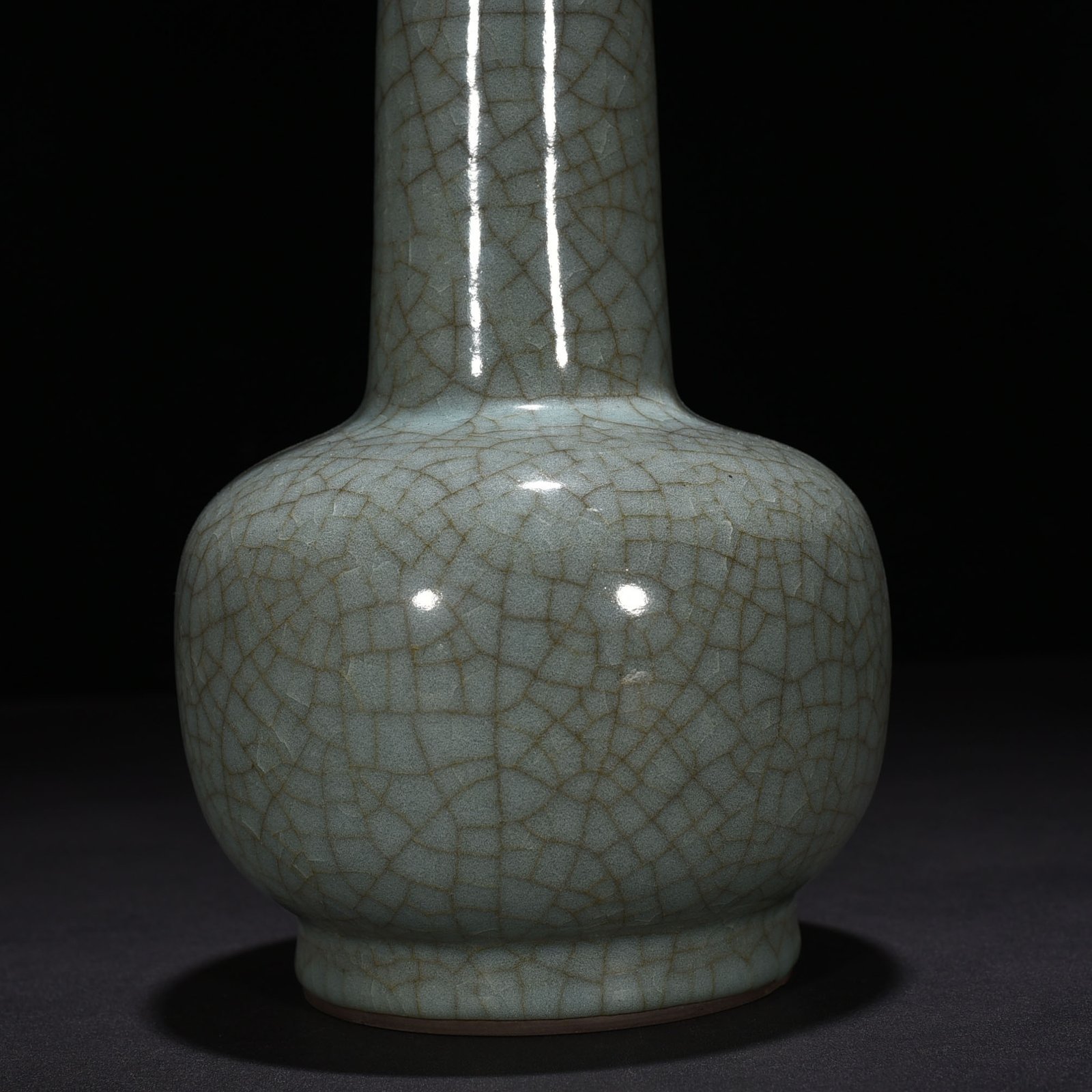 Song Dynasty Guan Er vase with imperial inscription