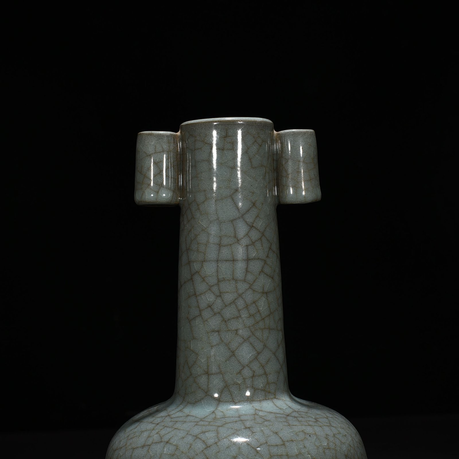 Song Dynasty Guan Er vase with imperial inscription
