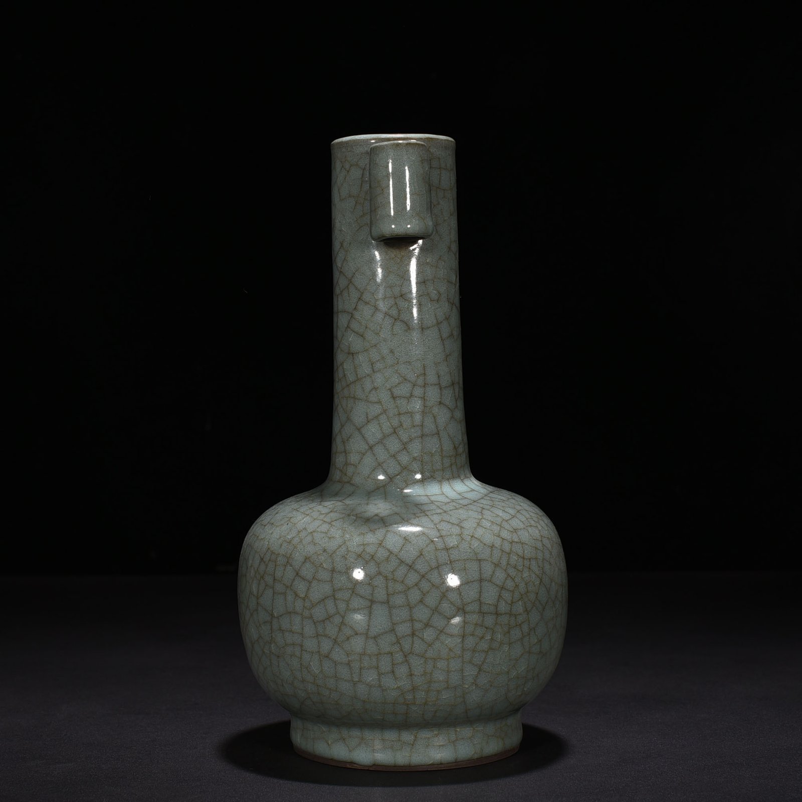 Song Dynasty Guan Er vase with imperial inscription