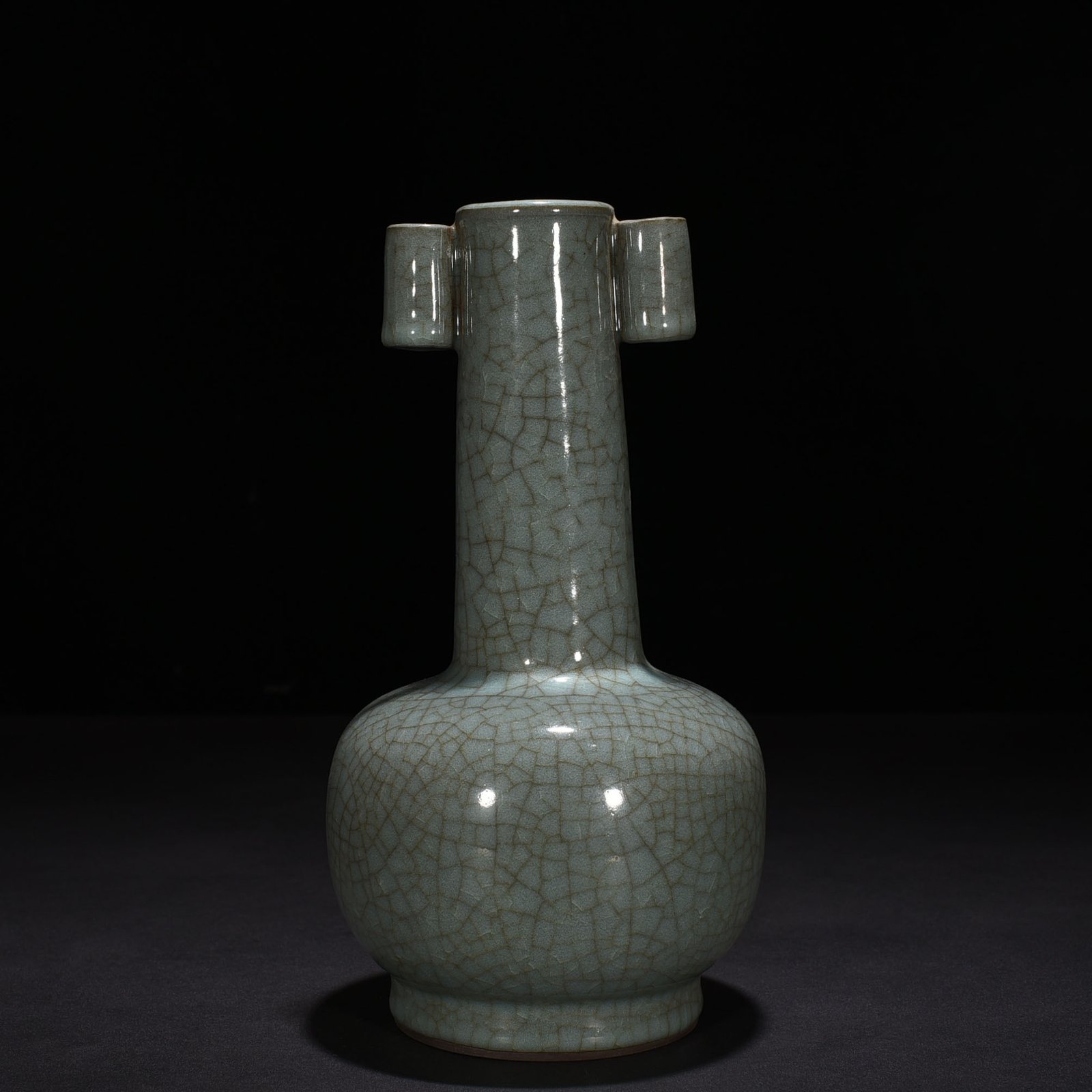 Song Dynasty Guan Er vase with imperial inscription