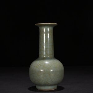 Song Dynasty official kiln long-neck bottle