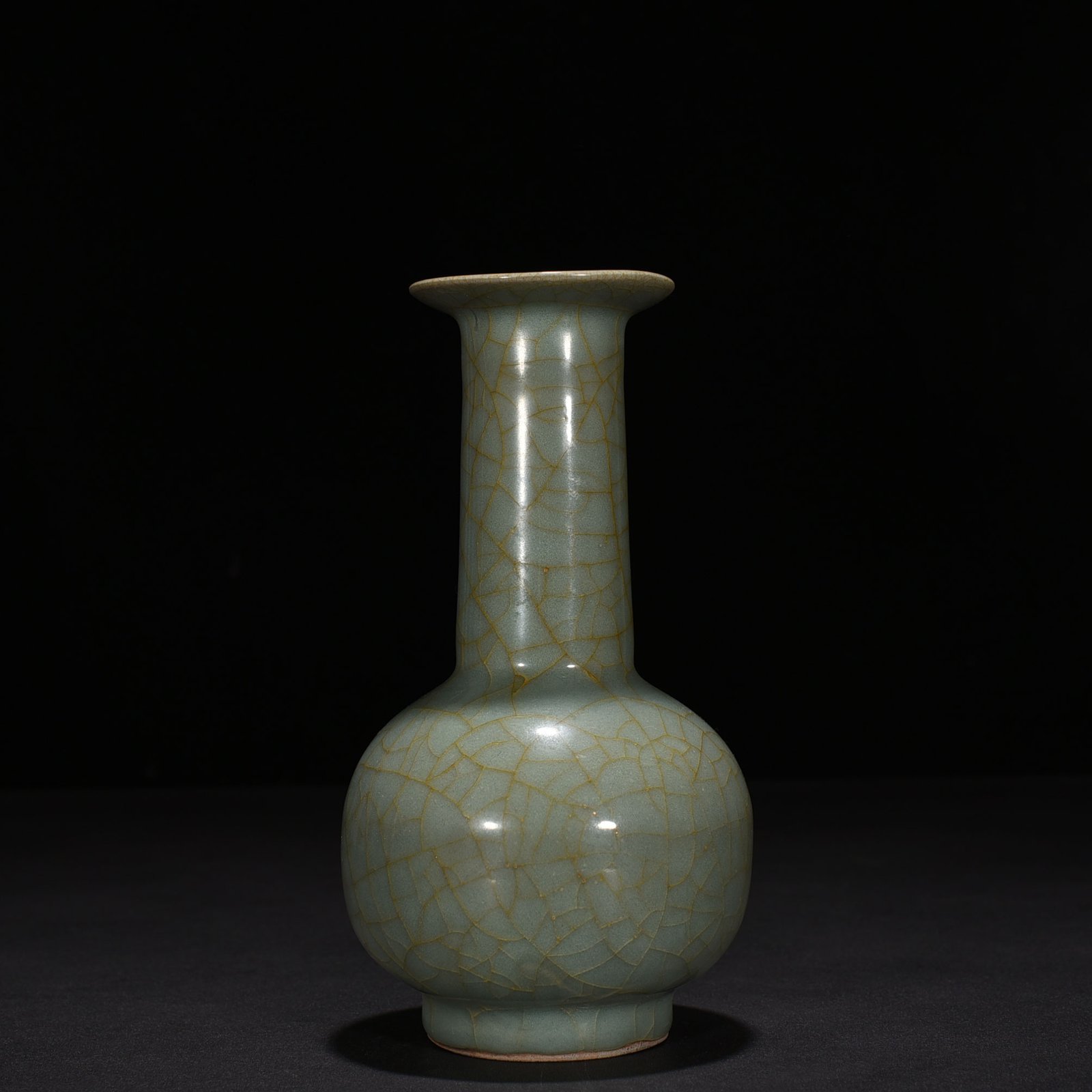 Song Dynasty official kiln long-neck bottle