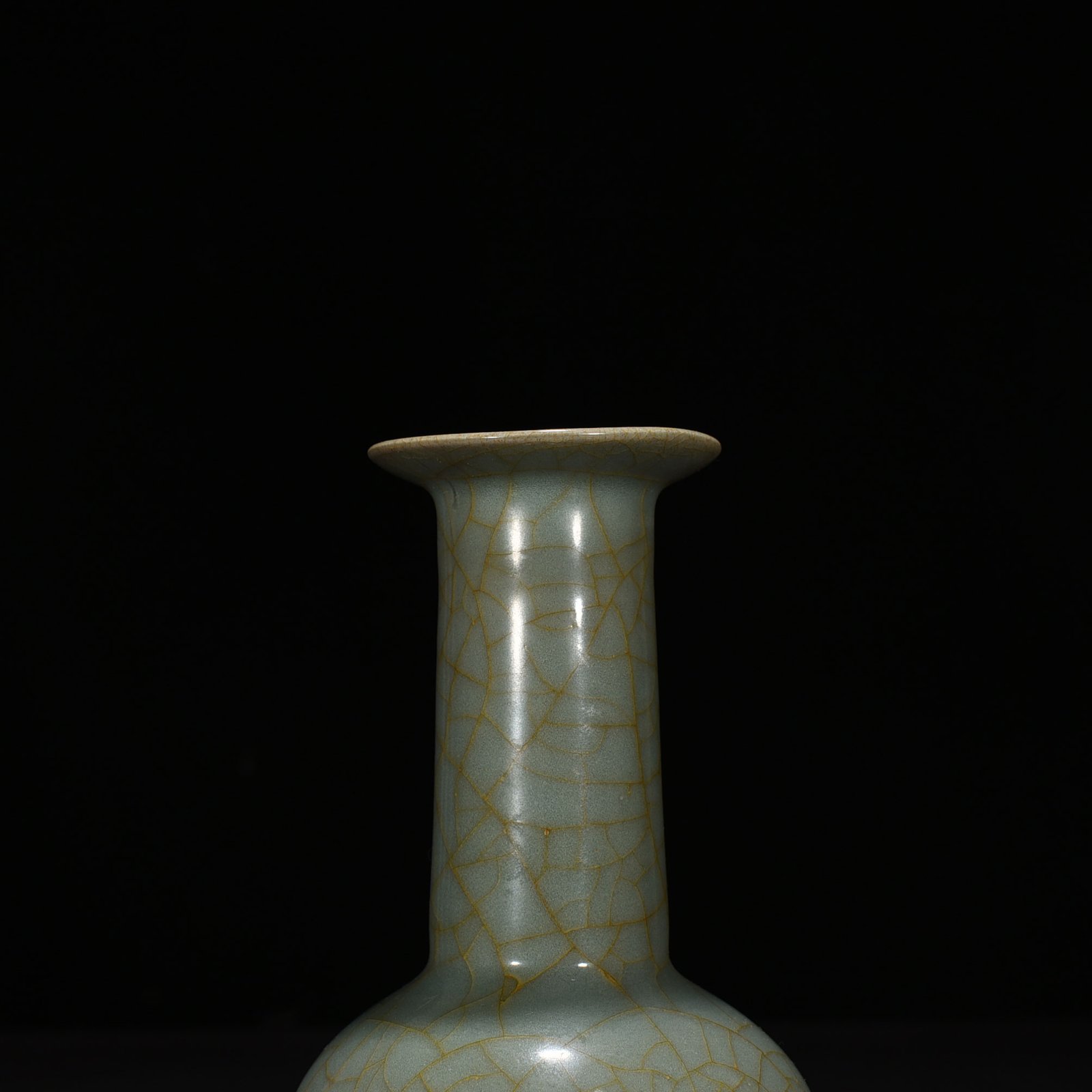 Song Dynasty official kiln long-neck bottle