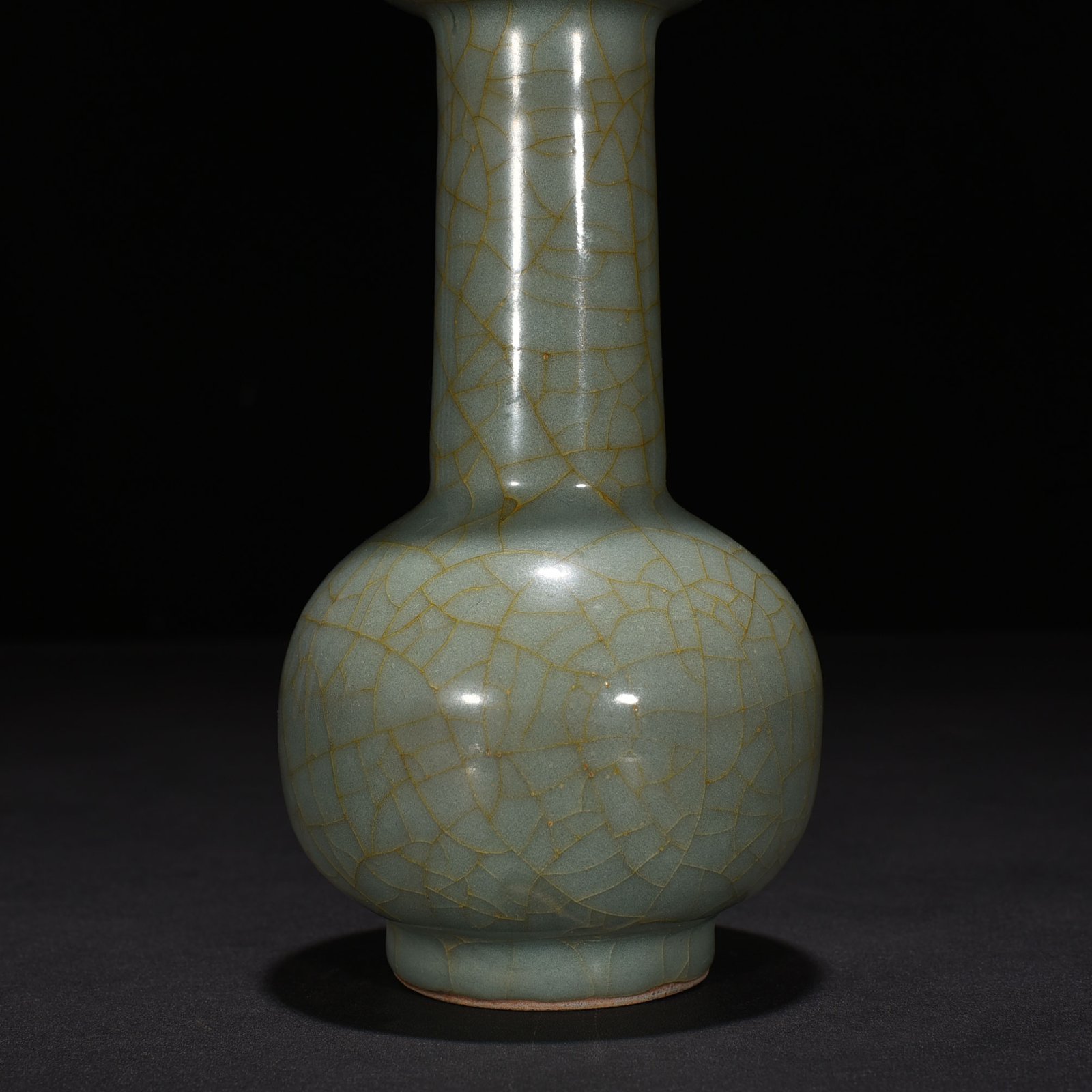 Song Dynasty official kiln long-neck bottle