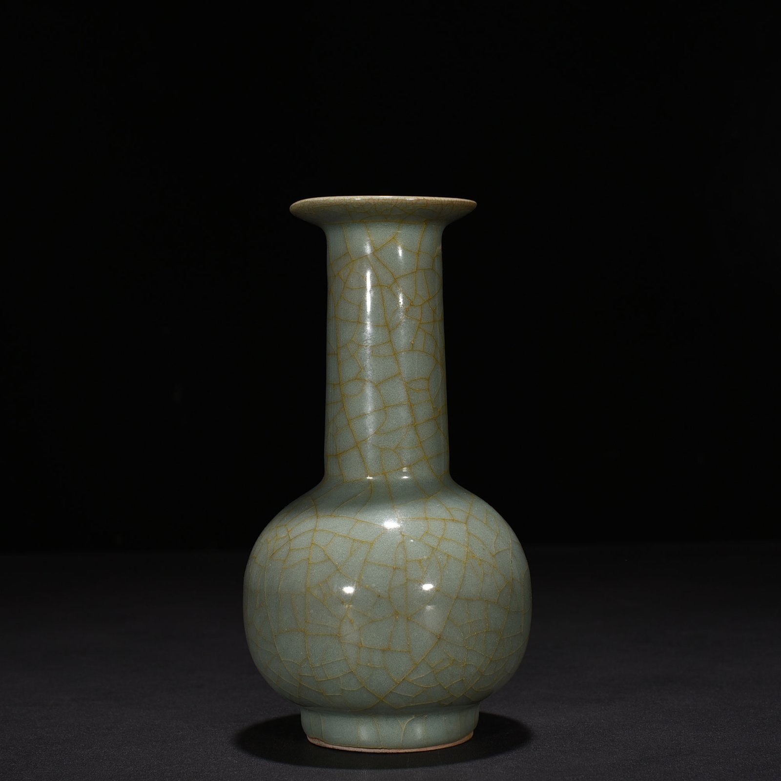 Song Dynasty official kiln long-neck bottle