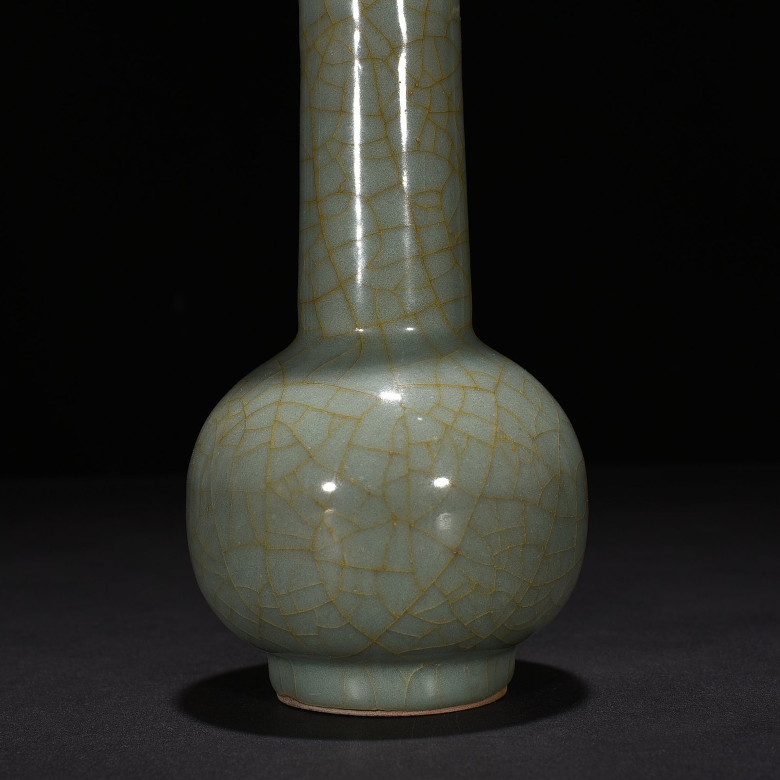 Song Dynasty official kiln long-neck bottle
