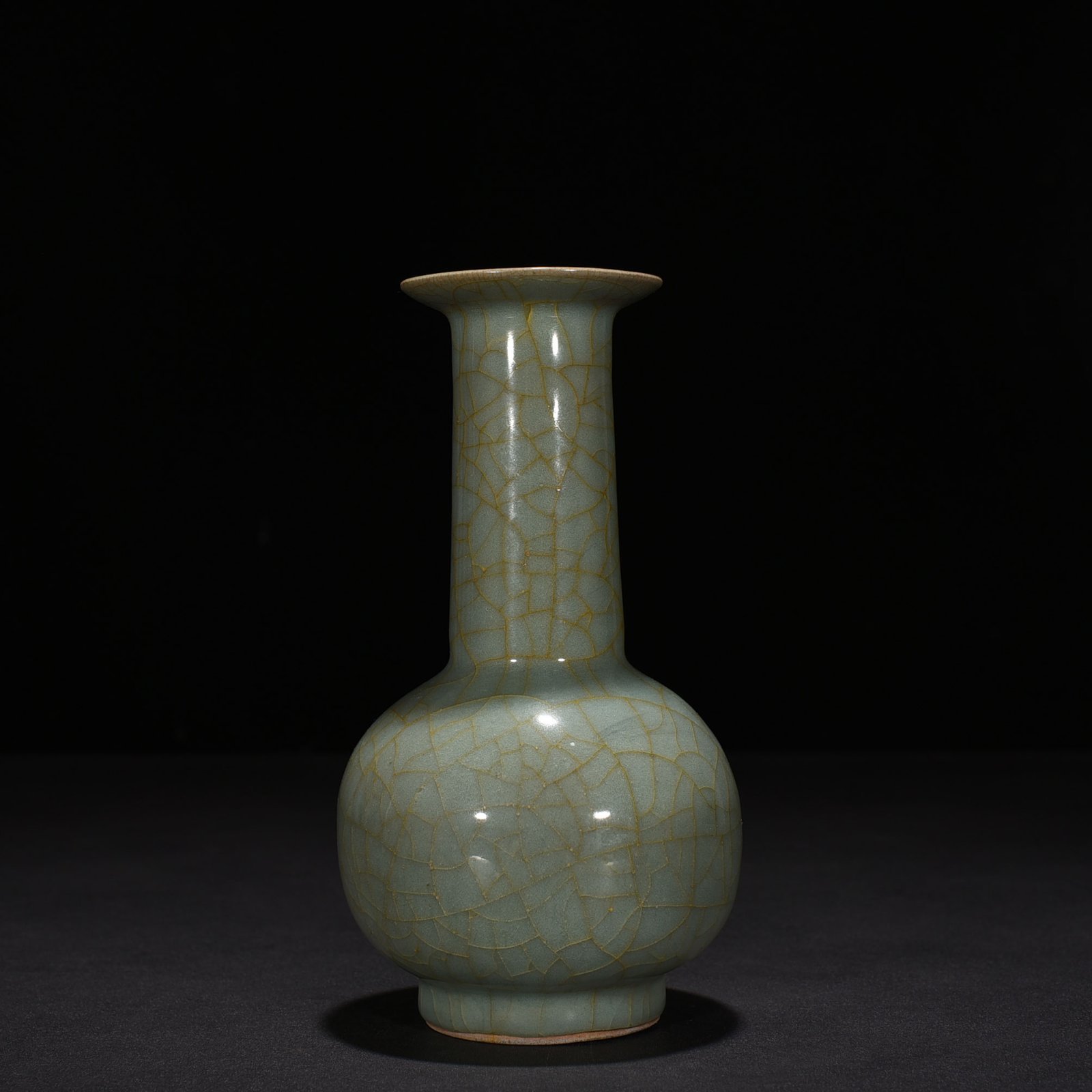 Song Dynasty official kiln long-neck bottle