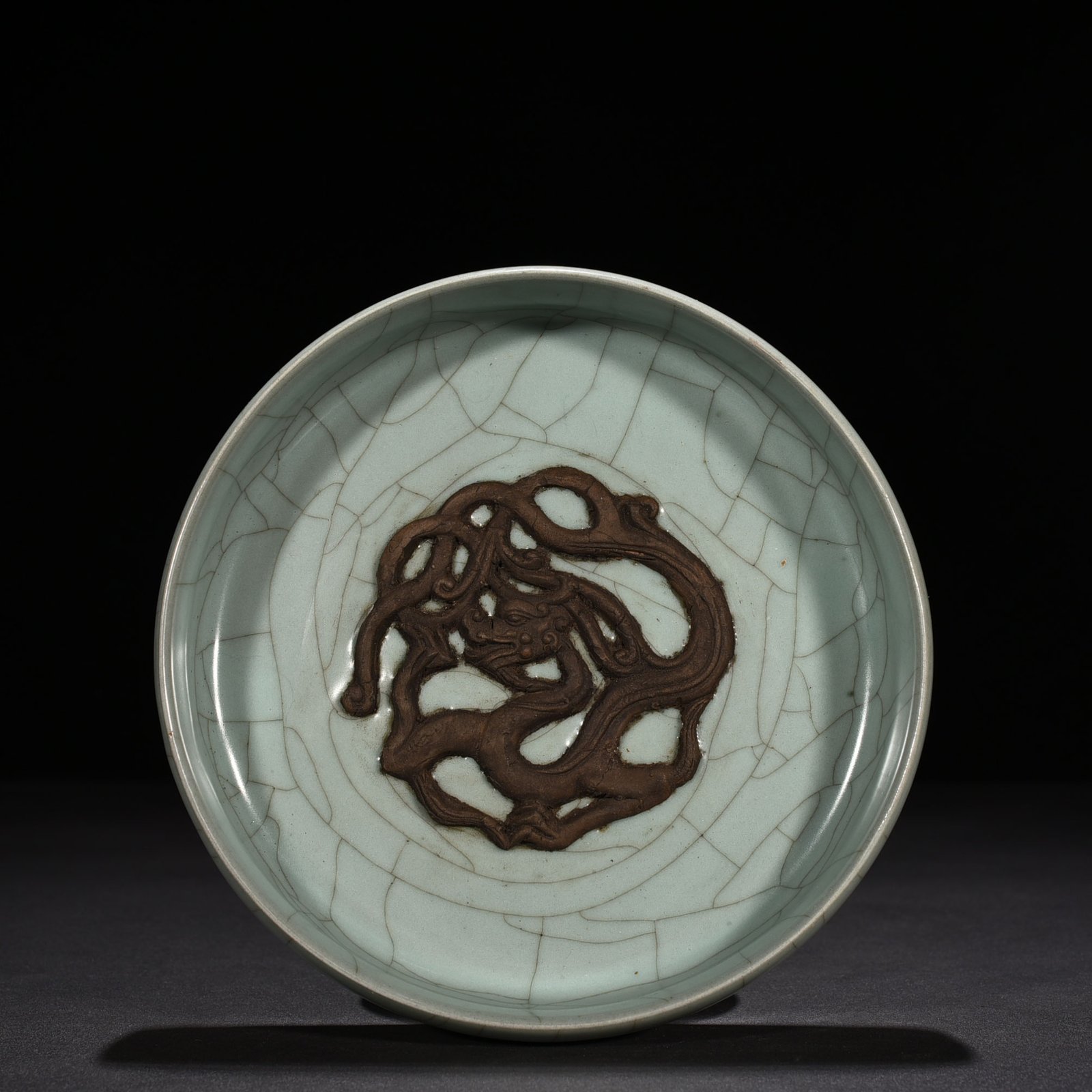 Song Dynasty official kiln carved chilong pattern round wash