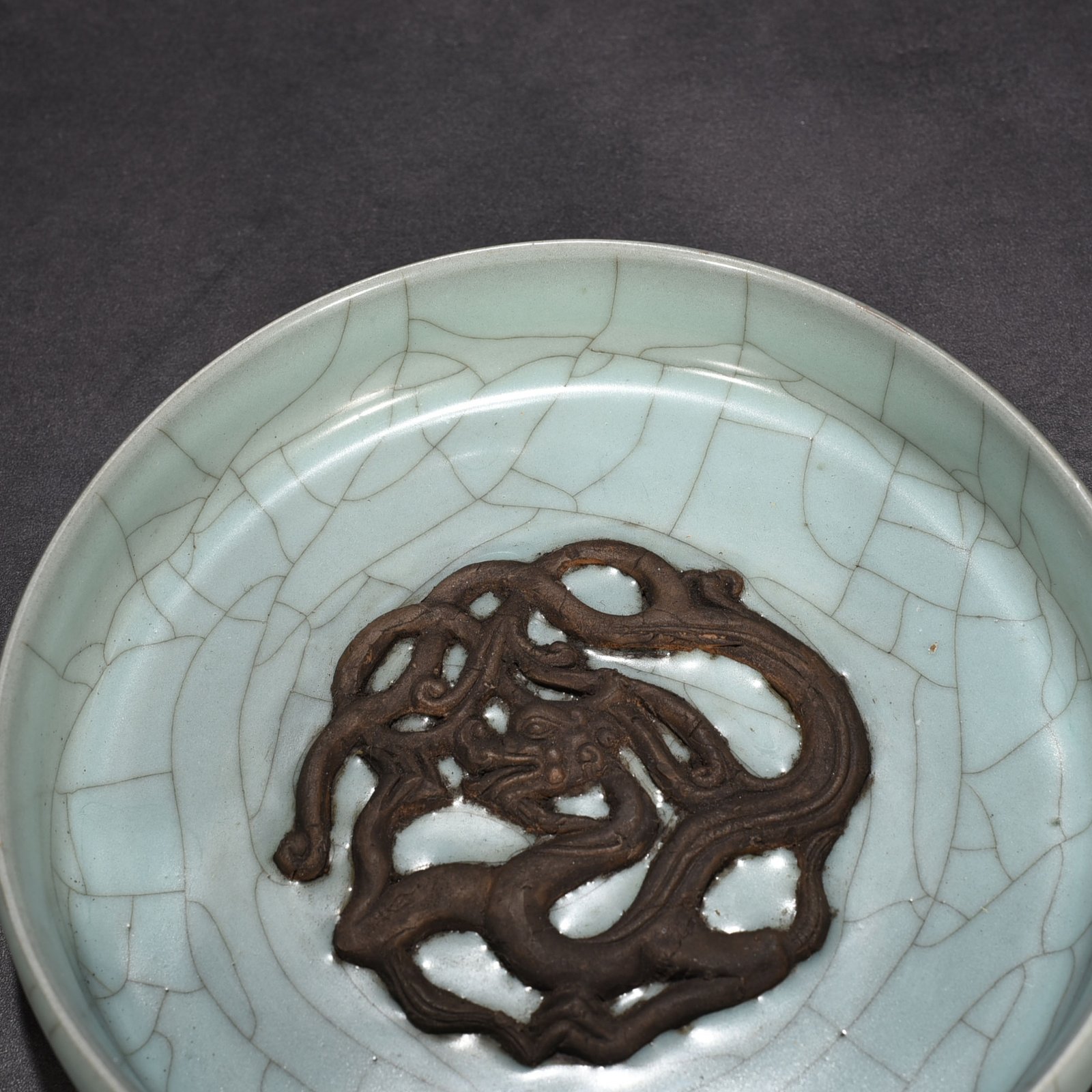 Song Dynasty official kiln carved chilong pattern round wash