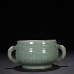 Song Dynasty official kiln blue and white dazzling pattern double-eared furnace
