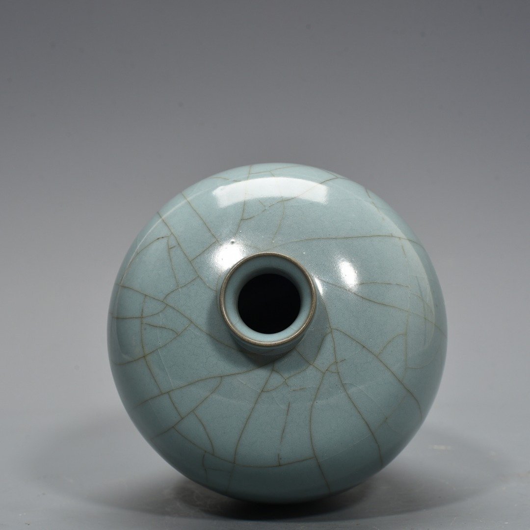 Song Dynasty official kiln celadon plum vase