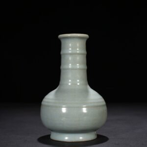 Song Dynasty official kiln celadon dazzling pattern plate mouth vase