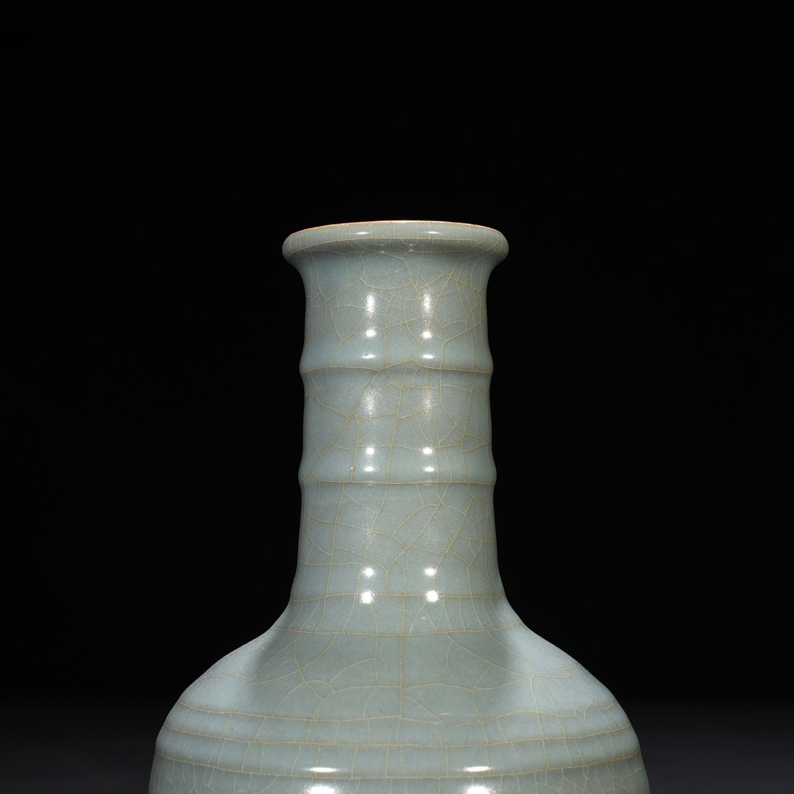 Song Dynasty official kiln celadon dazzling pattern plate mouth vase