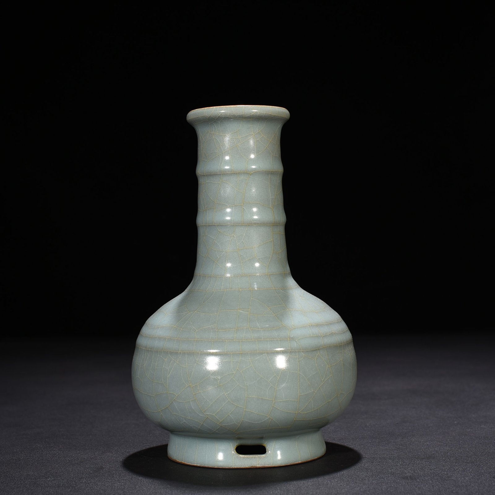 Song Dynasty official kiln celadon dazzling pattern plate mouth vase
