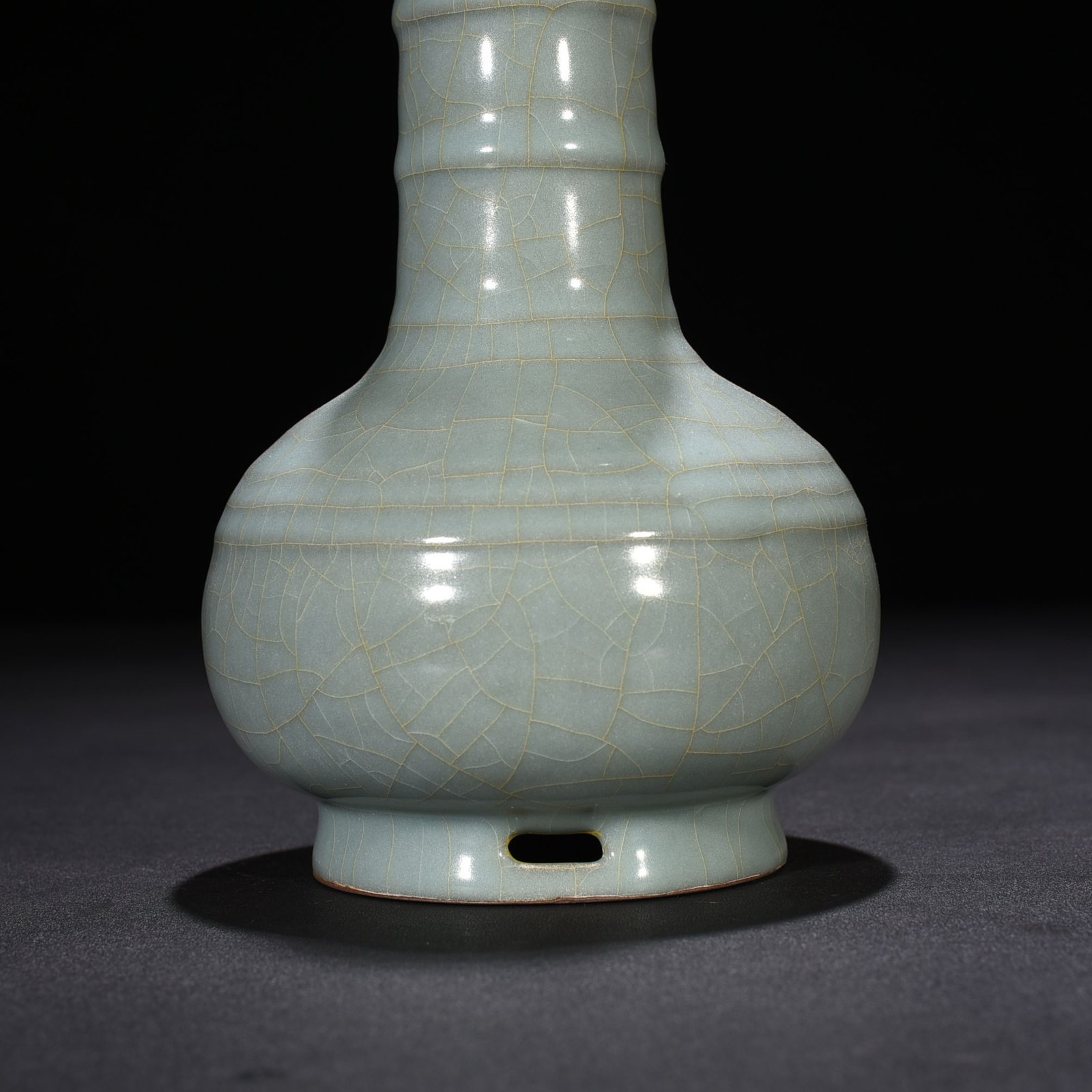 Song Dynasty official kiln celadon dazzling pattern plate mouth vase
