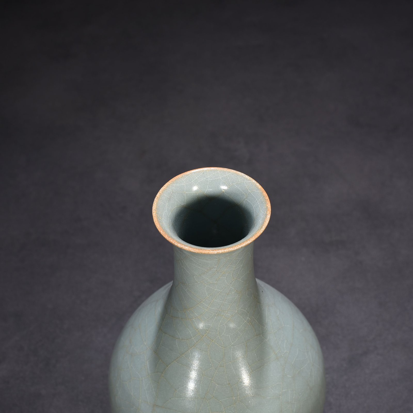 Song Dynasty official kiln celadon jade pot spring vase