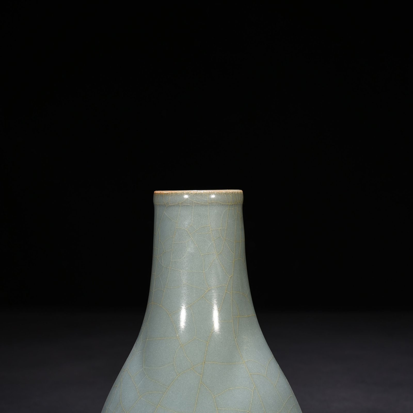 Song Dynasty official kiln celadon vase