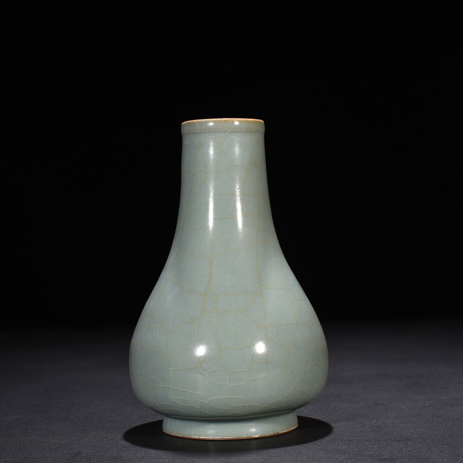 Song Dynasty official kiln celadon vase