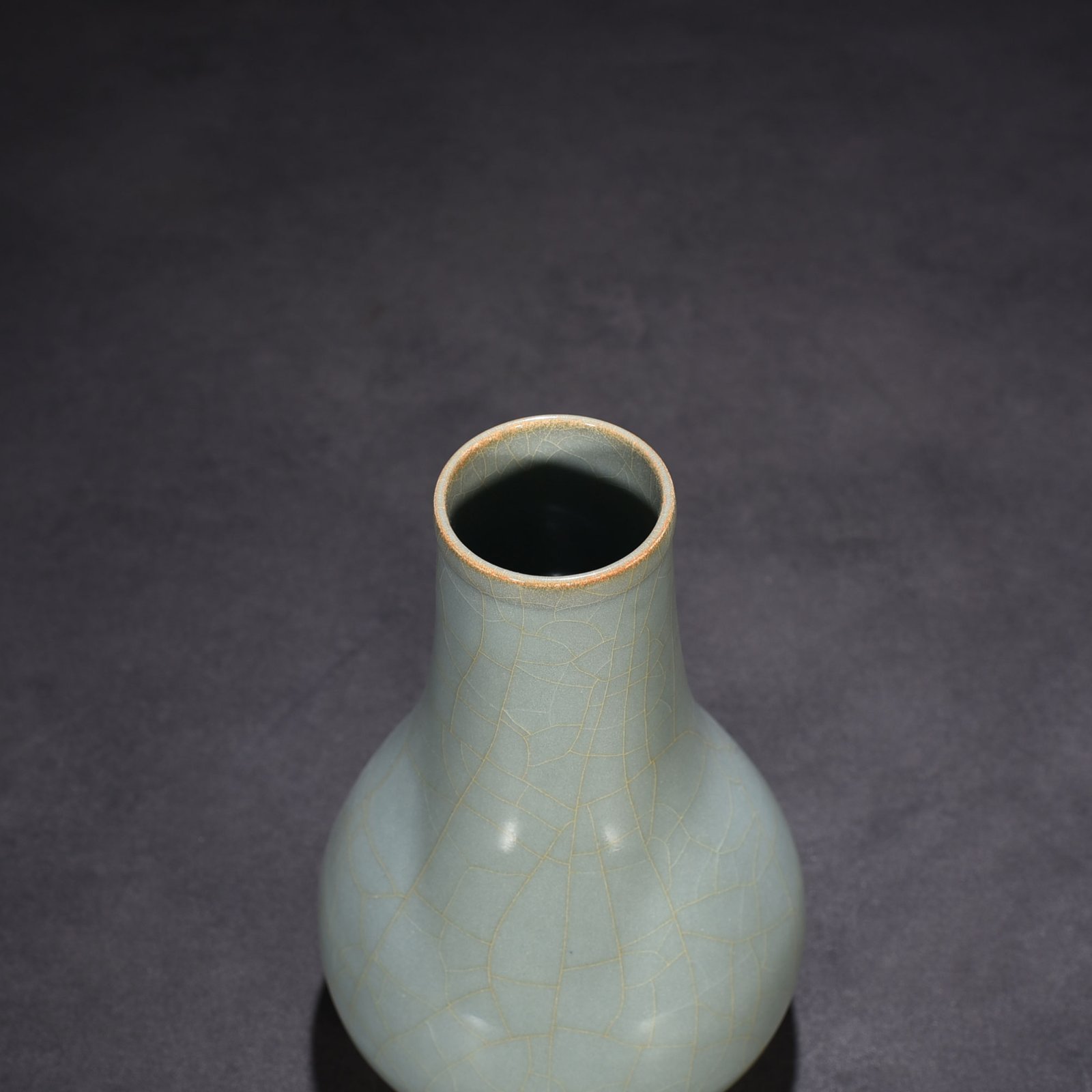 Song Dynasty official kiln celadon vase