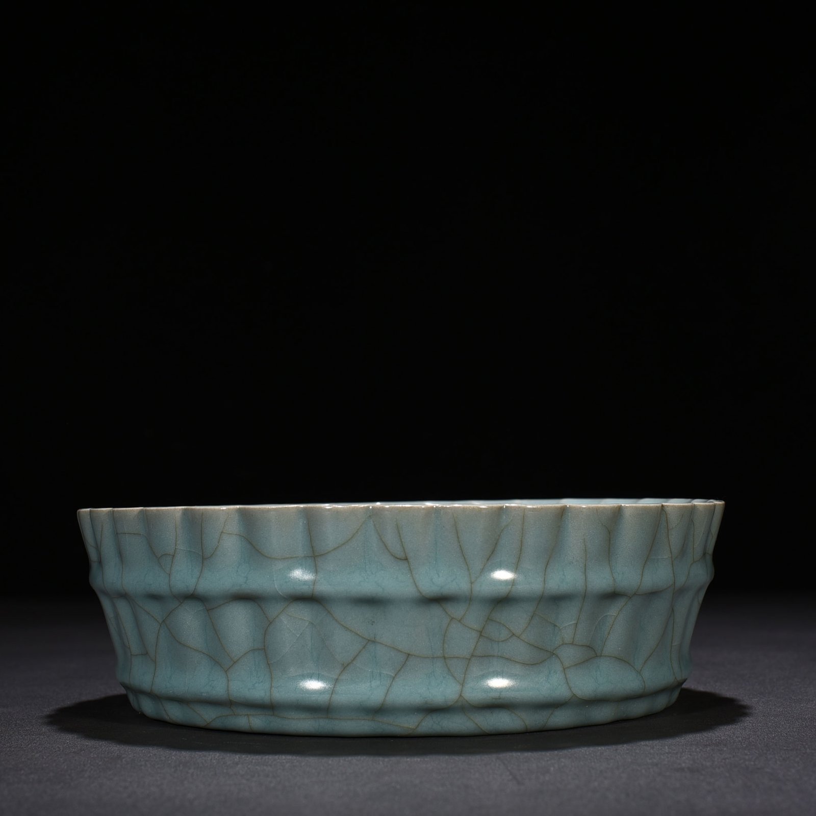Song Dynasty Guan kiln green glaze sugarcane segment wash