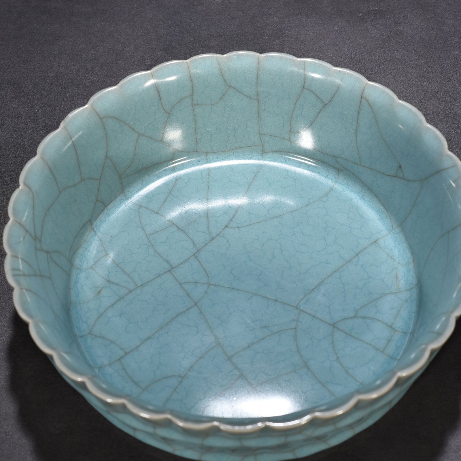 Song Dynasty Guan kiln green glaze sugarcane segment wash