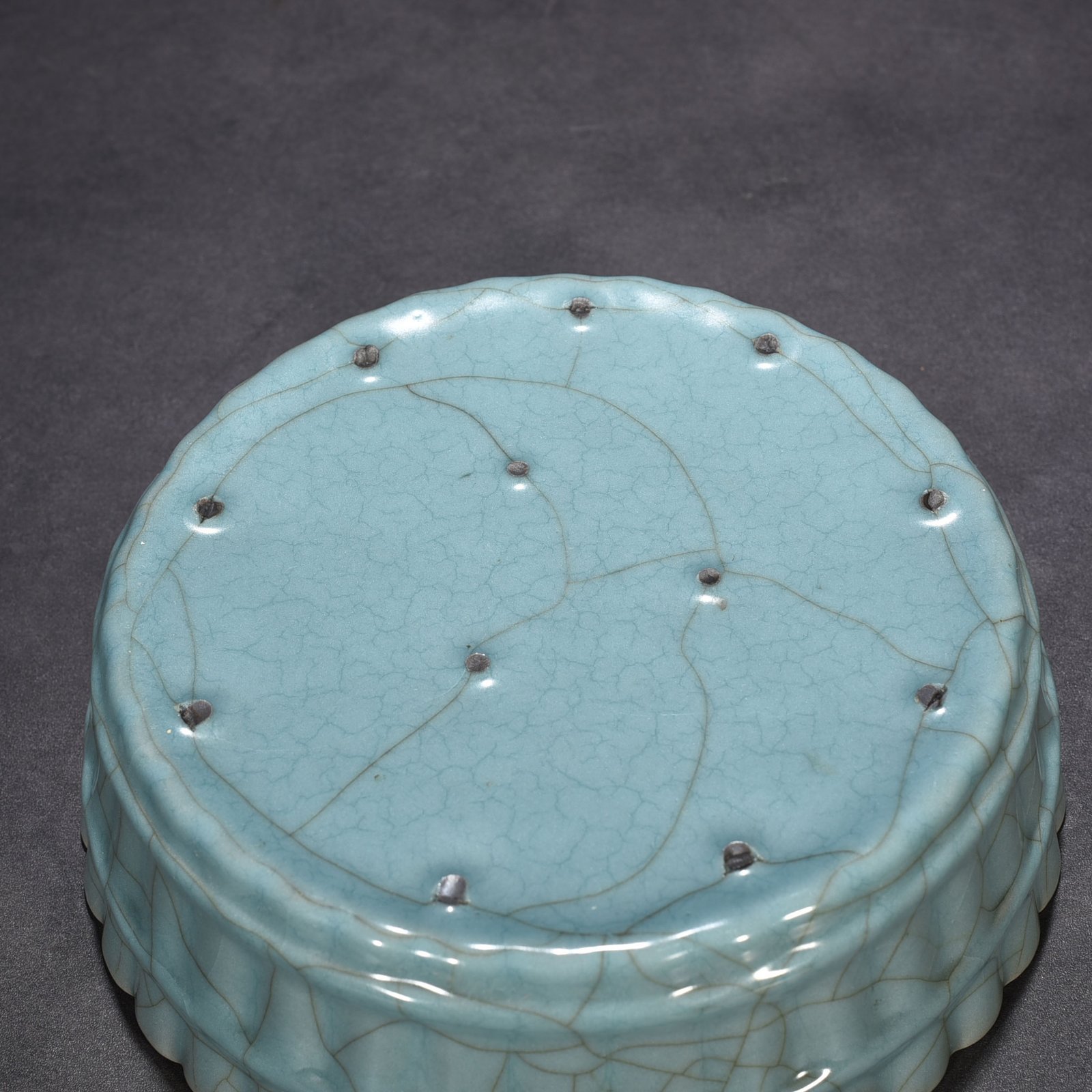 Song Dynasty Guan kiln green glaze sugarcane segment wash